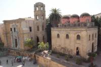 Od lewej: kościół Santa Maria dellAmmiraglio (La Armerina) oraz kościół San Cataldo w Palermo